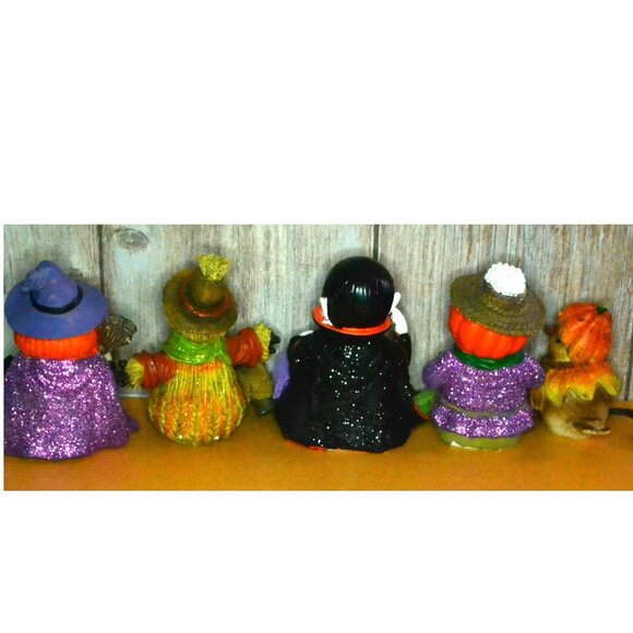 These cute shelf sitters are here to help with your Halloween Decor ! 🎃 - Picture 5 of 7